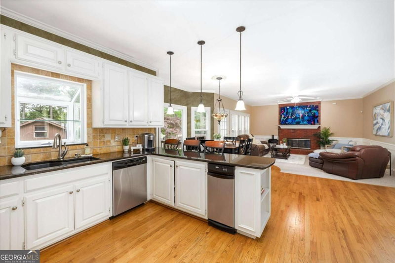 Photo 13 of 1918 De Winton Place