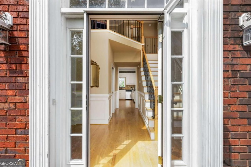 Photo 6 of 1918 De Winton Place