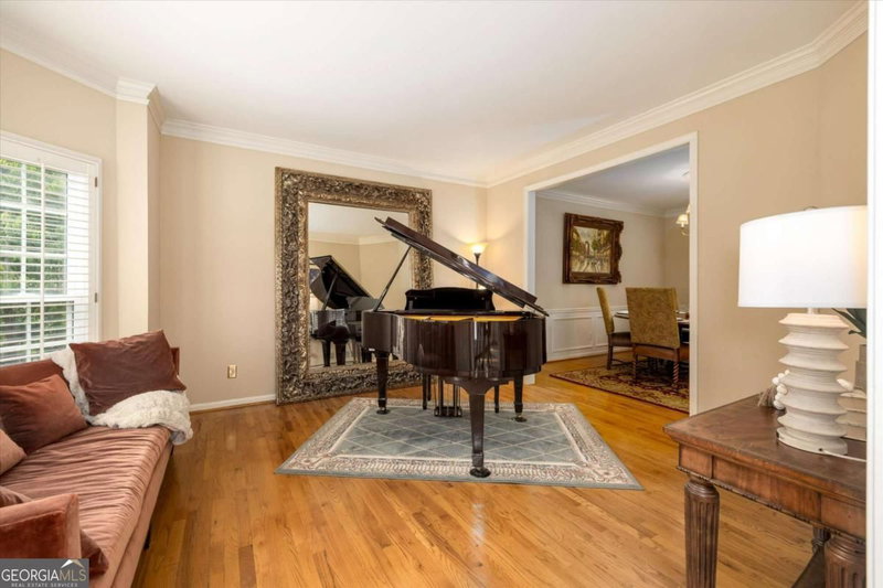 Photo 8 of 1918 De Winton Place