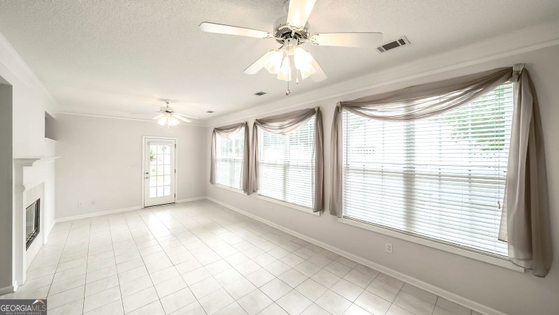 Photo 11 of 2124 Birkdale Street