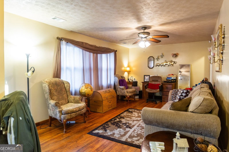 Photo 5 of 338 Boxwood Street