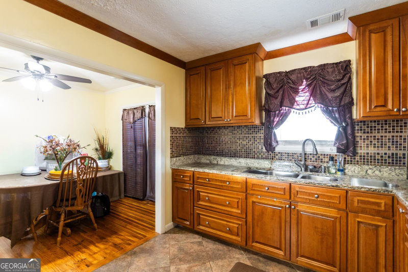 Photo 8 of 338 Boxwood Street