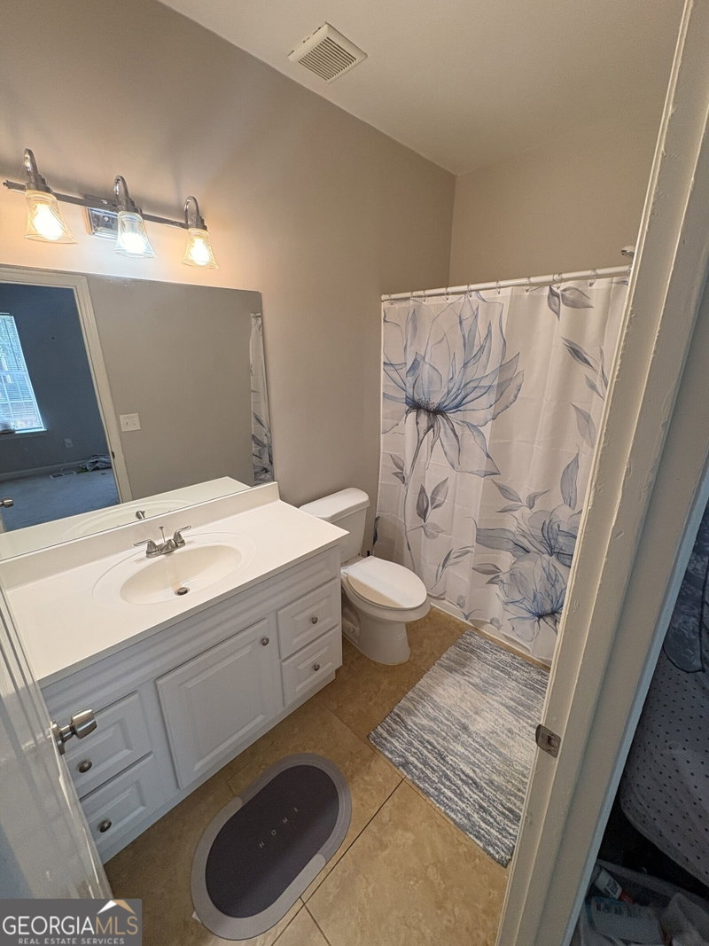 Photo 11 of 6422 Wedgeview Drive