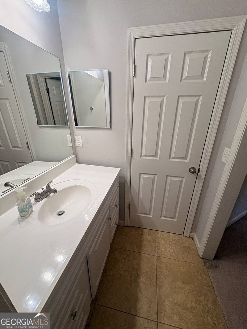 Photo 12 of 6422 Wedgeview Drive