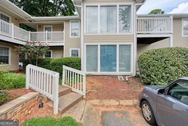 Photo 4 of 702 Augusta Drive SE