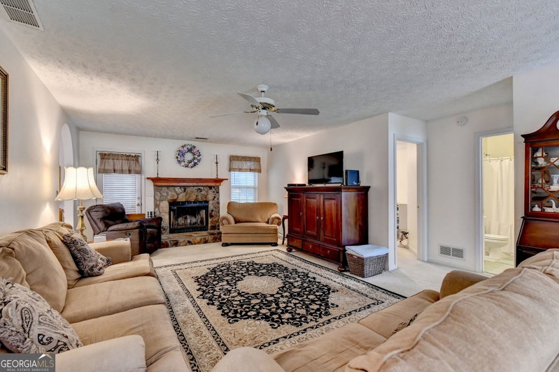 Photo 2 of 940 Willow Springs Court