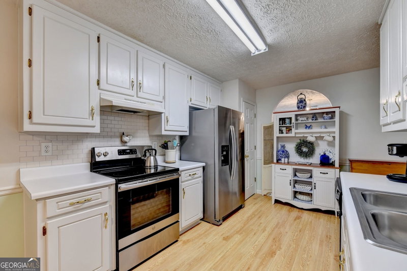 Photo 11 of 940 Willow Springs Court