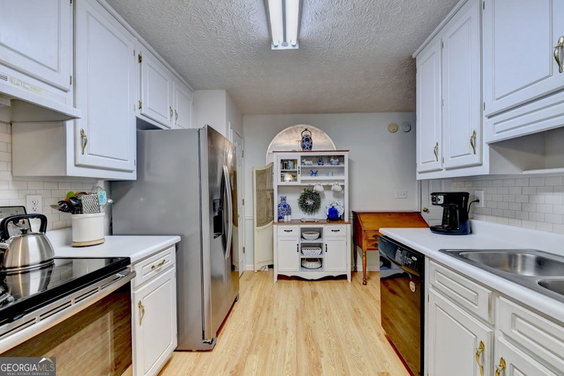 Photo 12 of 940 Willow Springs Court