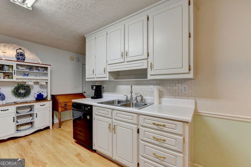 Photo 13 of 940 Willow Springs Court