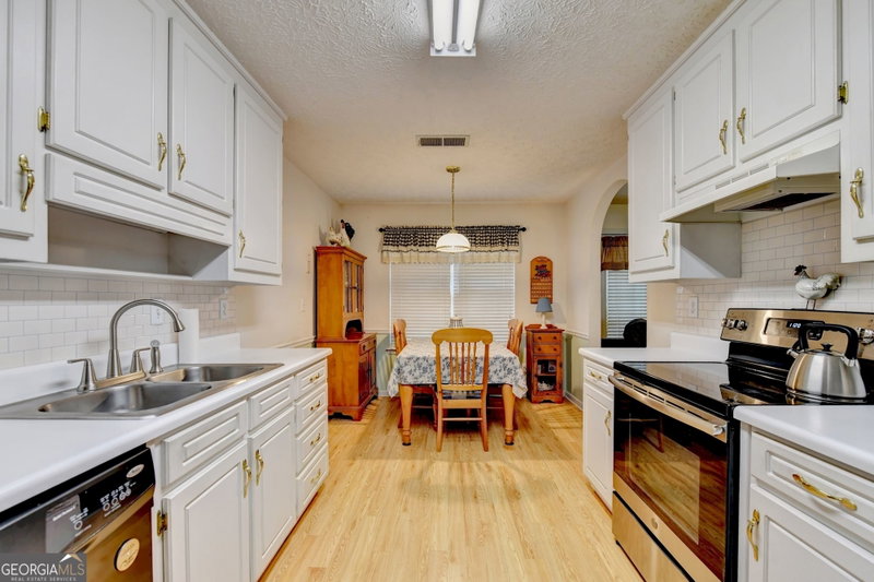 Photo 15 of 940 Willow Springs Court