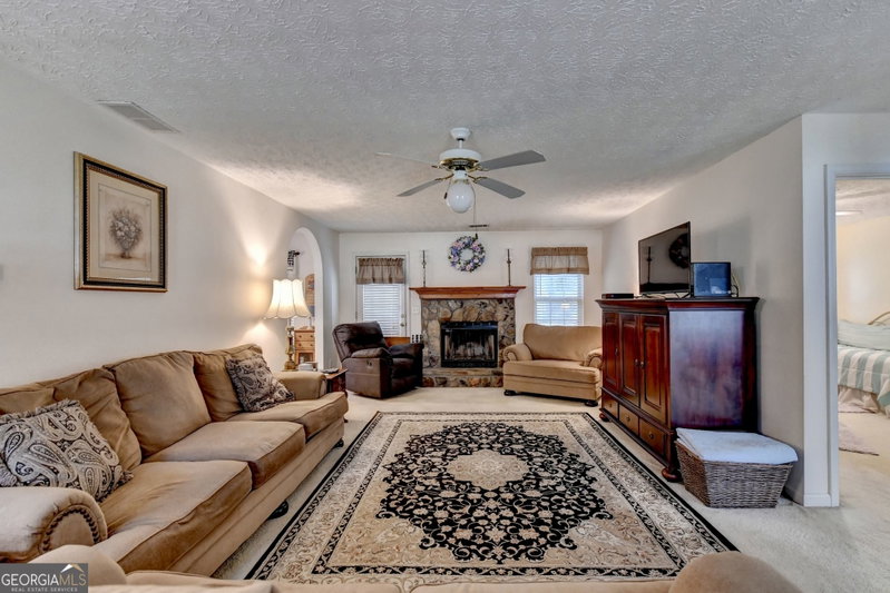 Photo 3 of 940 Willow Springs Court