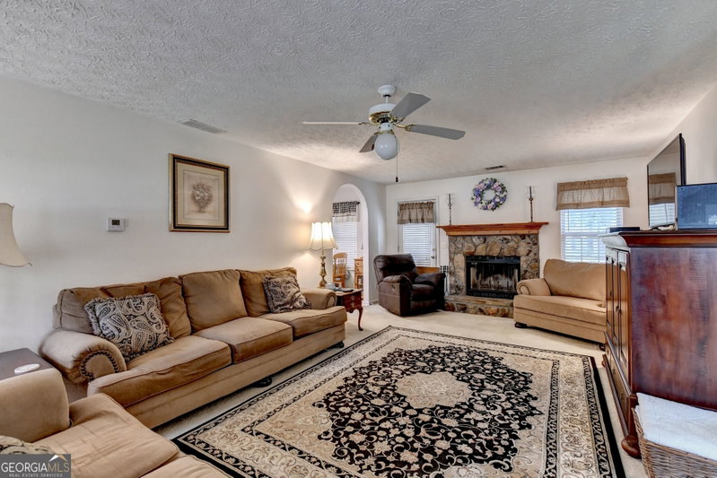 Photo 4 of 940 Willow Springs Court