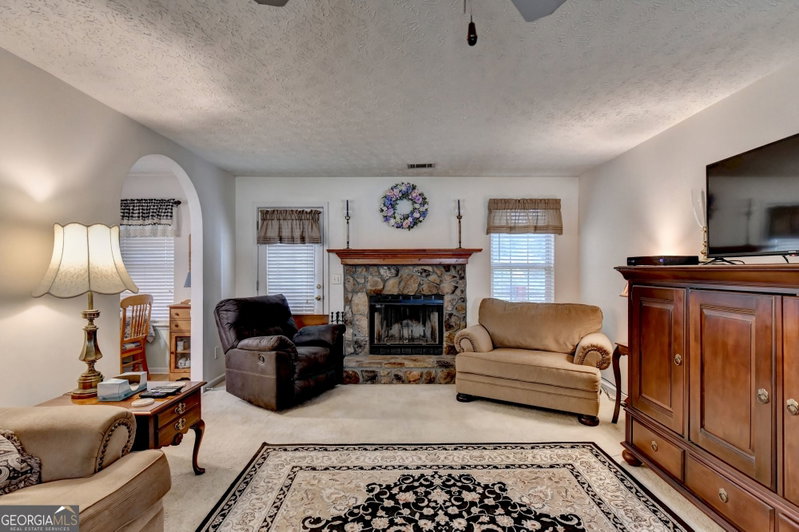 Photo 7 of 940 Willow Springs Court