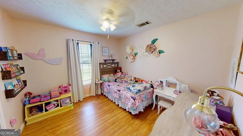 Photo 17 of 2124 Broad Street