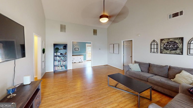 Photo 4 of 2124 Broad Street