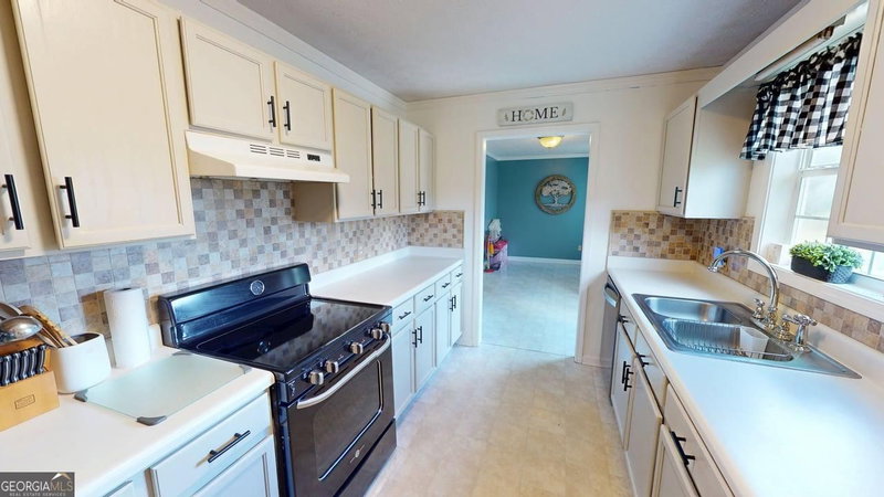 Photo 10 of 2124 Broad Street