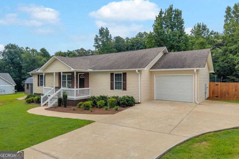 423 N Point Circle