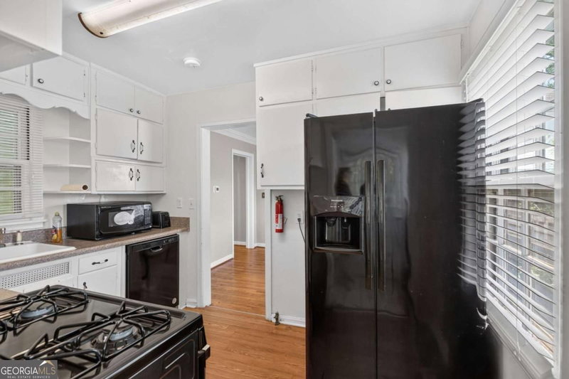 Photo 14 of 2727 Humphries Street