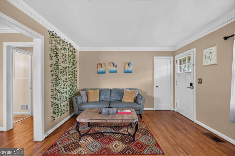 Photo 7 of 2727 Humphries Street