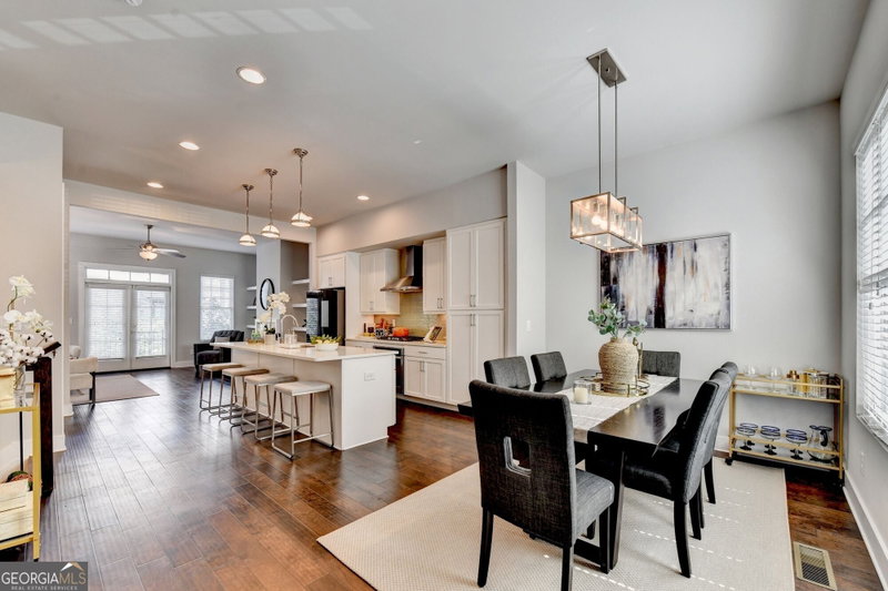 Photo 3 of 738 Taylor Court NE #1