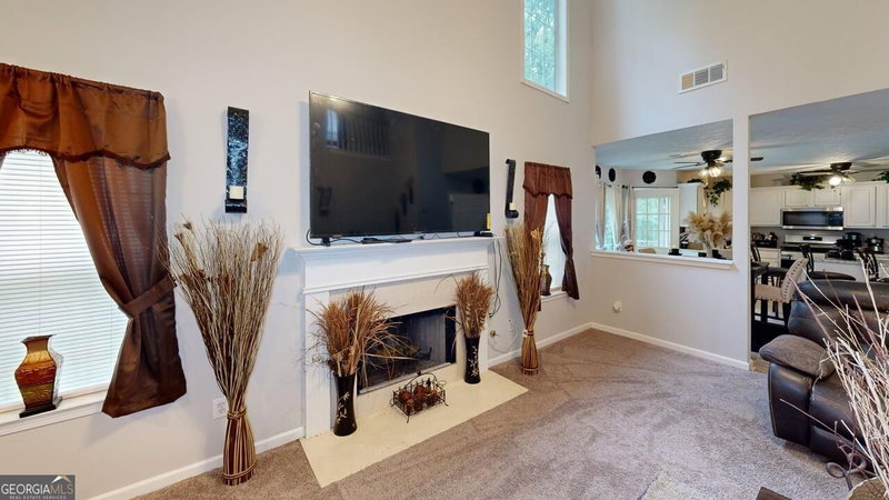 Photo 8 of 5613 Winchester Place