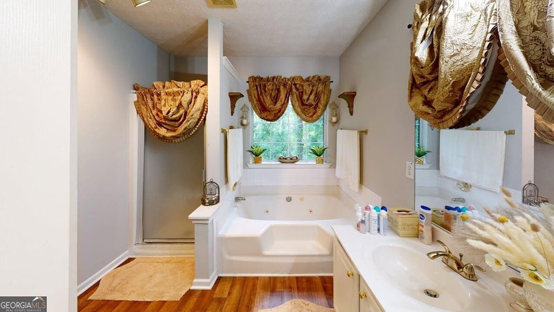 Photo 15 of 5613 Winchester Place