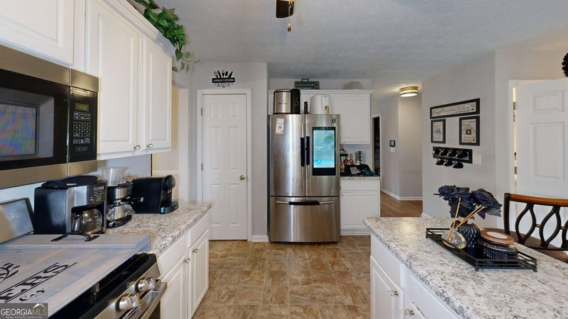 Photo 12 of 5613 Winchester Place