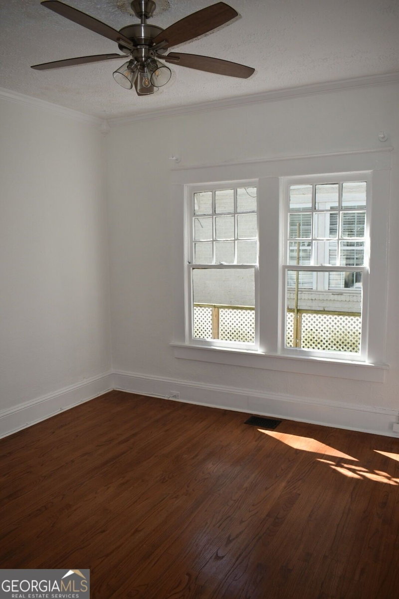 Photo 10 of 510 Winton Terrace NE