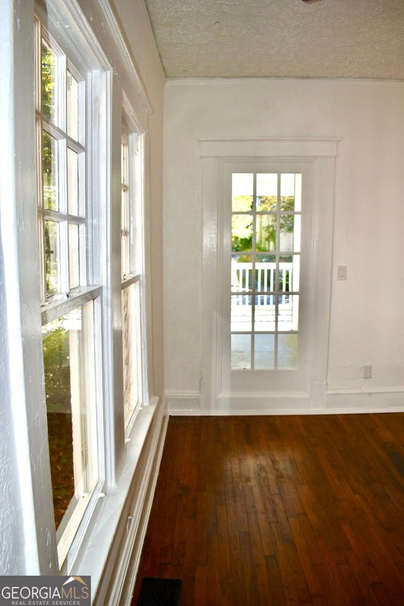 Photo 9 of 510 Winton Terrace NE