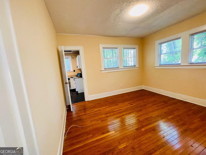 Photo 5 of 880 Cascade Avenue SW
