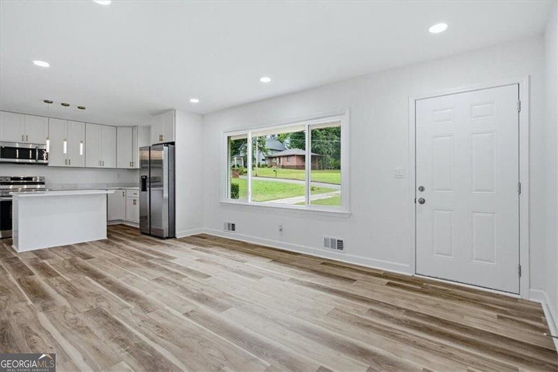 Photo 4 of 2101 East Drive
