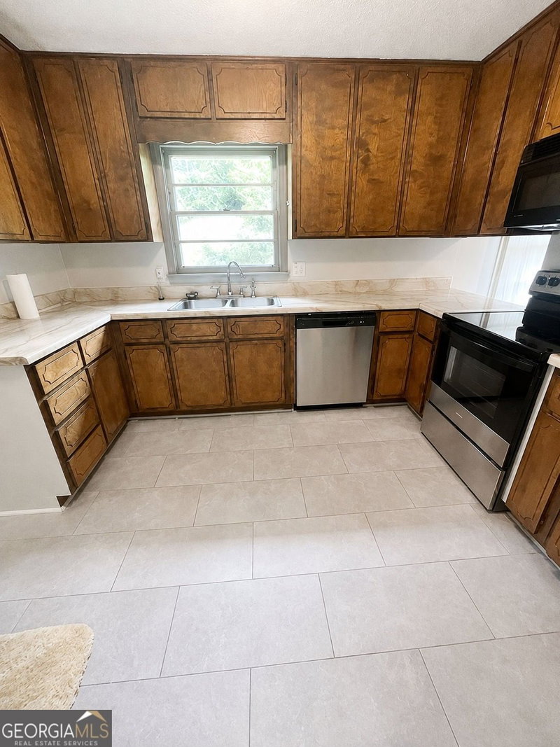 Photo 6 of 203 Briarwood Drive