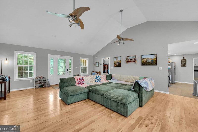 Photo 10 of 131 Pine Oak Drive