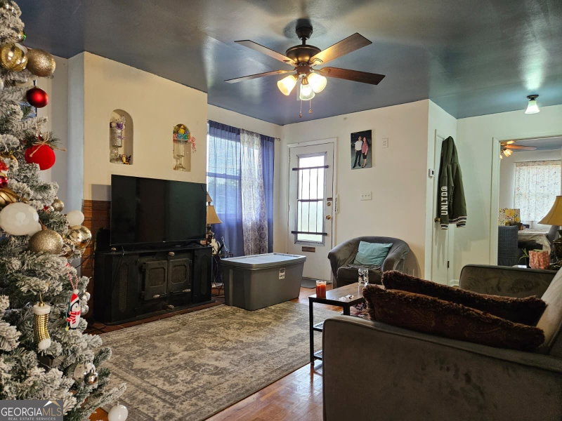Photo 6 of 202 S Sage Street