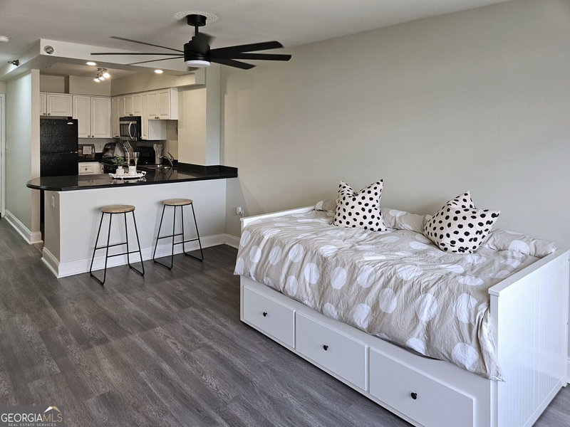 Photo 9 of 2479 Peachtree Road NE #611