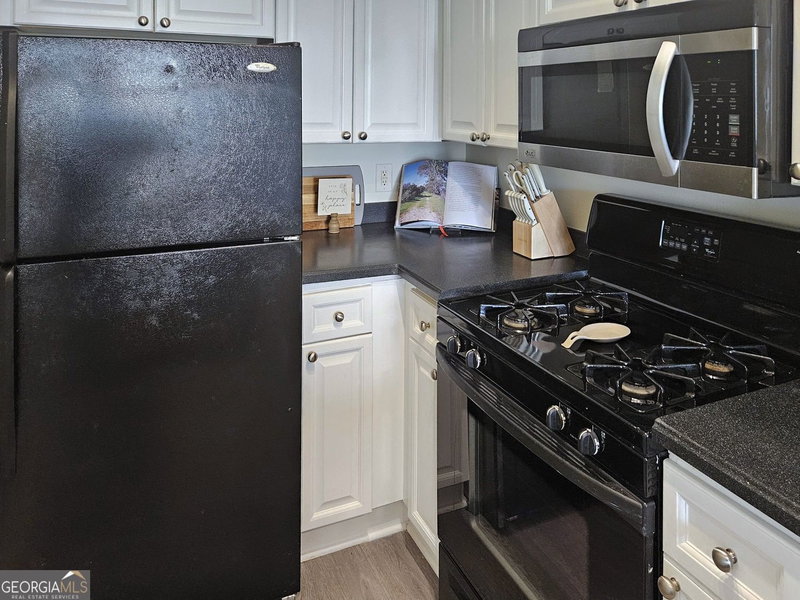 Photo 6 of 2479 Peachtree Road NE #611