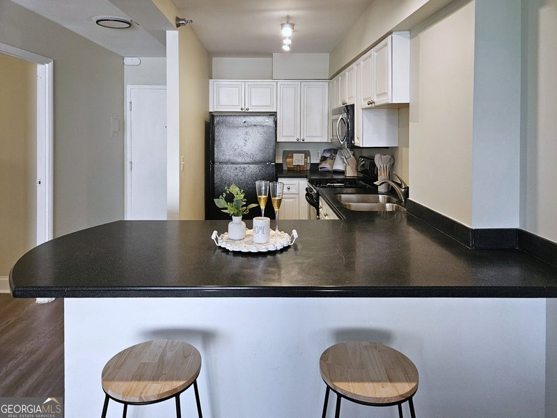 Photo 4 of 2479 Peachtree Road NE #611