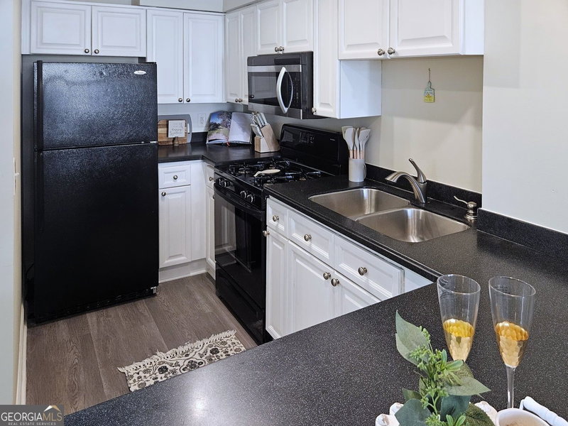 Photo 5 of 2479 Peachtree Road NE #611