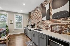 Photo 11 of 1280 Longreen Terrace NW