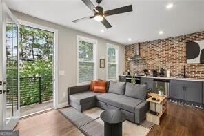 Photo 9 of 1280 Longreen Terrace NW