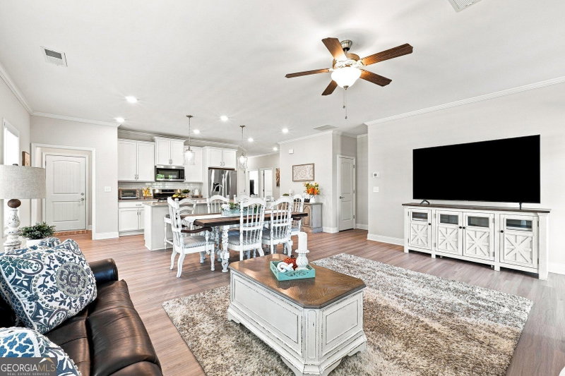 Photo 8 of 130 Heritage Pointe Drive