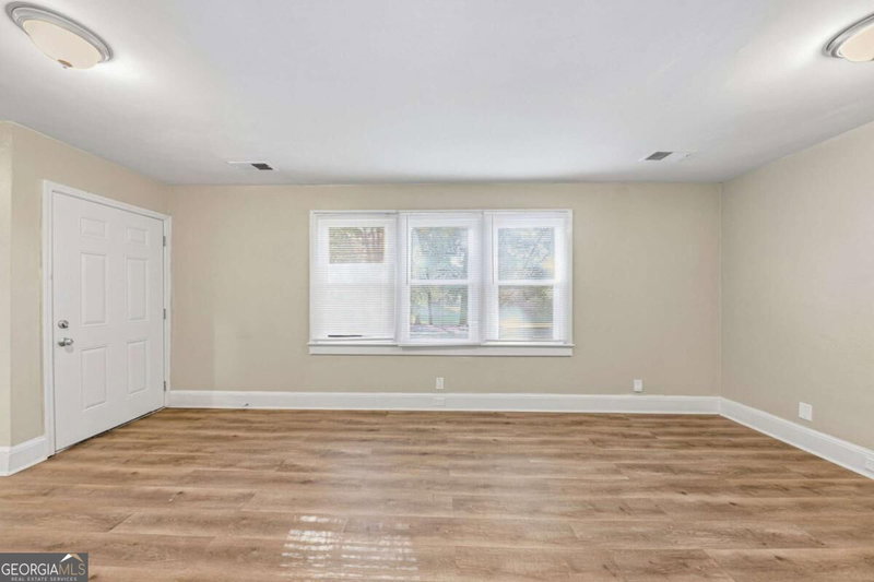 Photo 7 of 612 S Dogwood Street