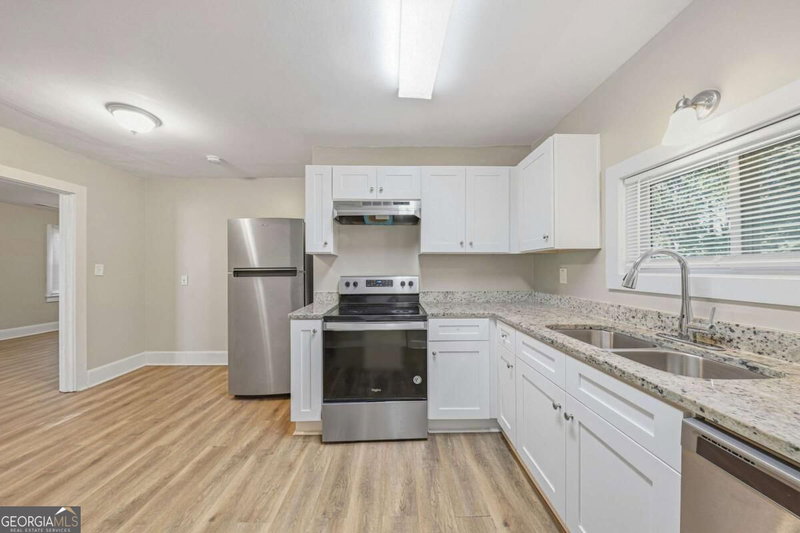 Photo 11 of 612 S Dogwood Street