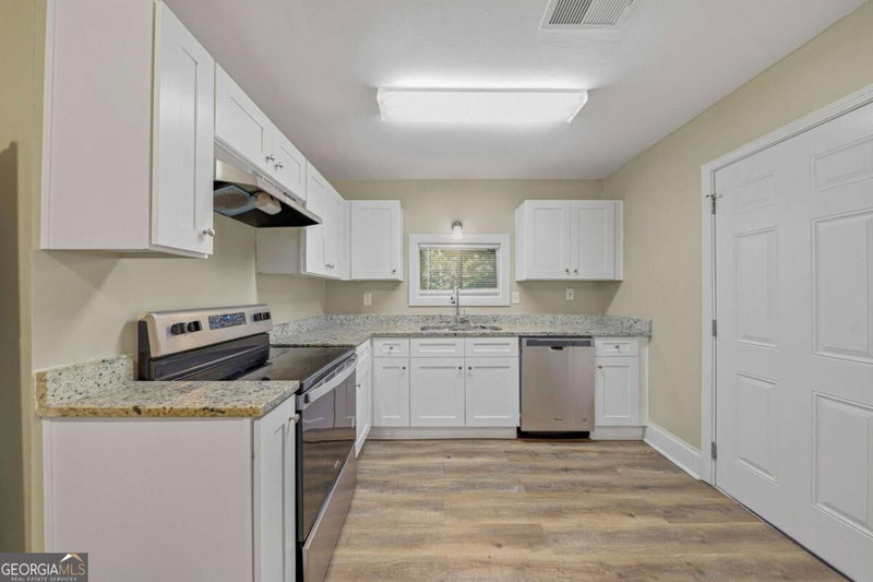 Photo 10 of 612 S Dogwood Street