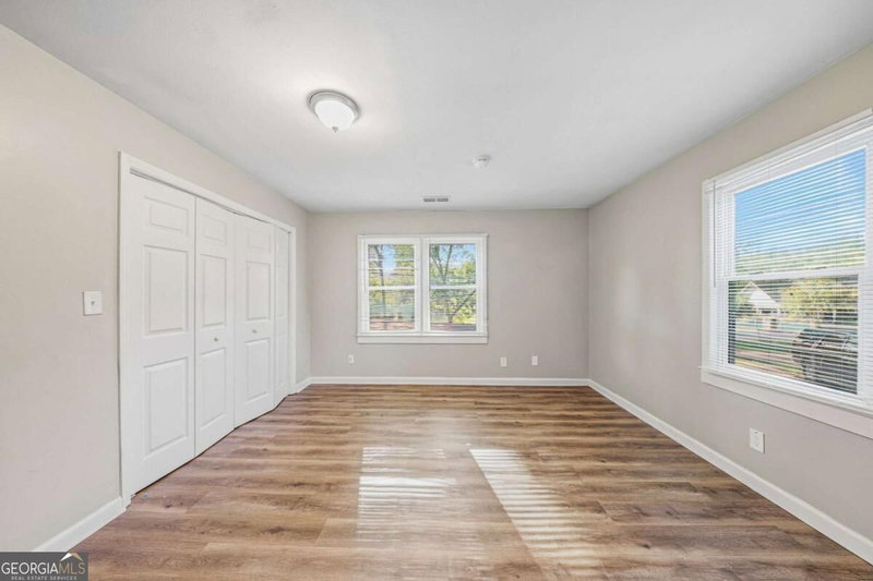 Photo 13 of 612 S Dogwood Street