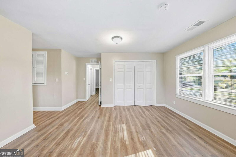 Photo 14 of 612 S Dogwood Street