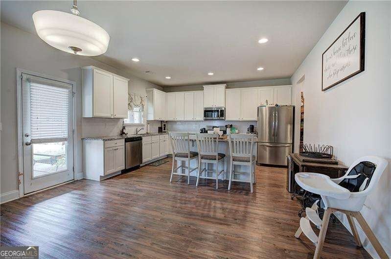 Photo 7 of 519 Adare Parkway NW