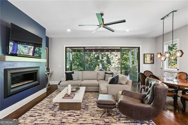 Photo 10 of 3000 Hermance Drive NE
