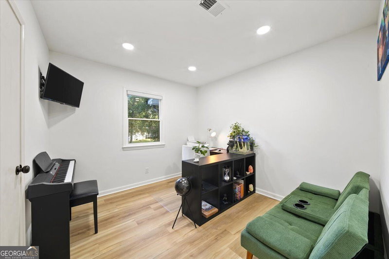 Photo 11 of 881 Brighton Drive