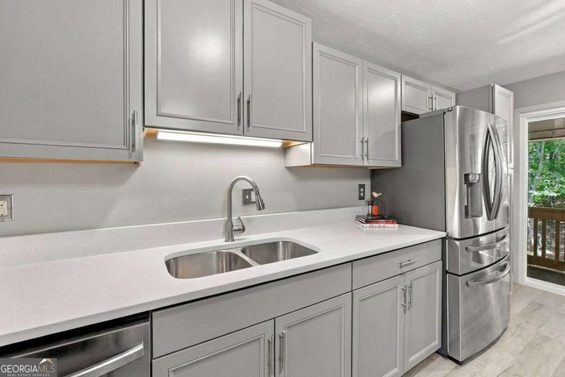 Photo 11 of 8740 Roswell Road #6D